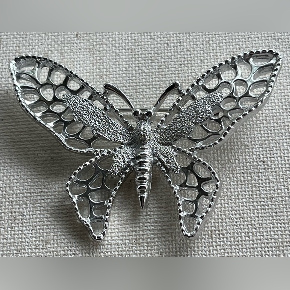 Vintage Sarah Coventry Silver-Tone Butterfly Brooch – Signed - Picture 1 of 4